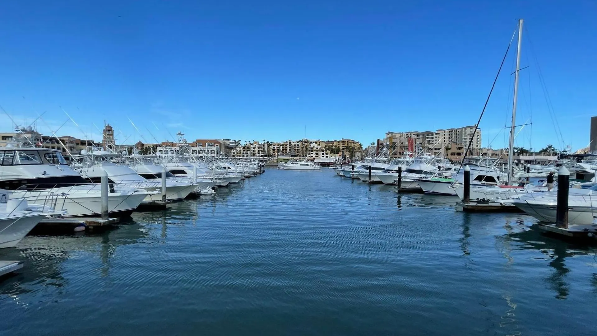 2 Bedroom Cabo Marina Walk To Beach & Private Jacuzzi Cabo San Lucas Dom wakacyjny